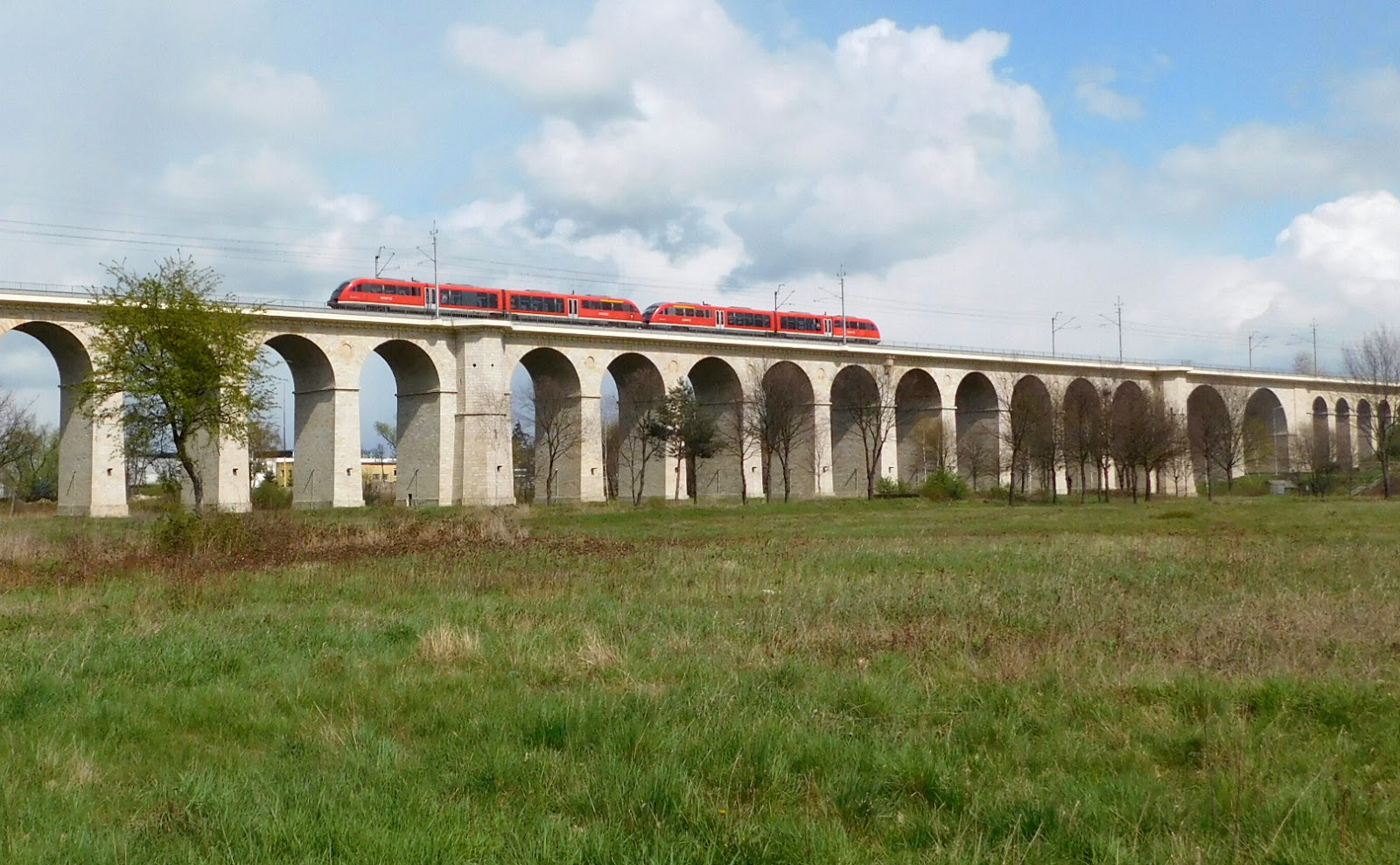 Bolesławiec. Najpiękniejszy dworzec i najdłuższy wiadukt kolejowy w Polsce