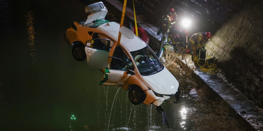 samochód runął do rzeki przy Mostach Mieszczańskich