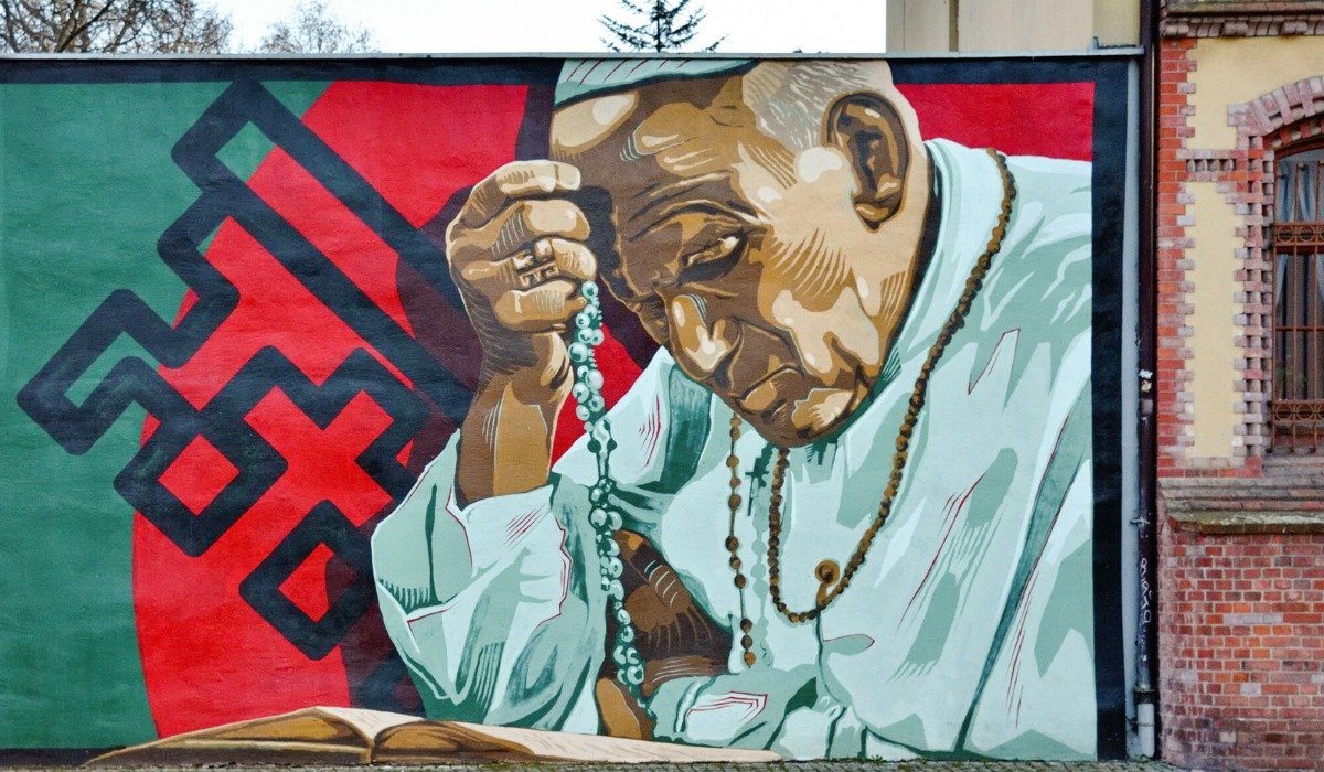 Papież w odcieniach żółci. Mural na Ostrowie Tumskim przejdzie przemianę