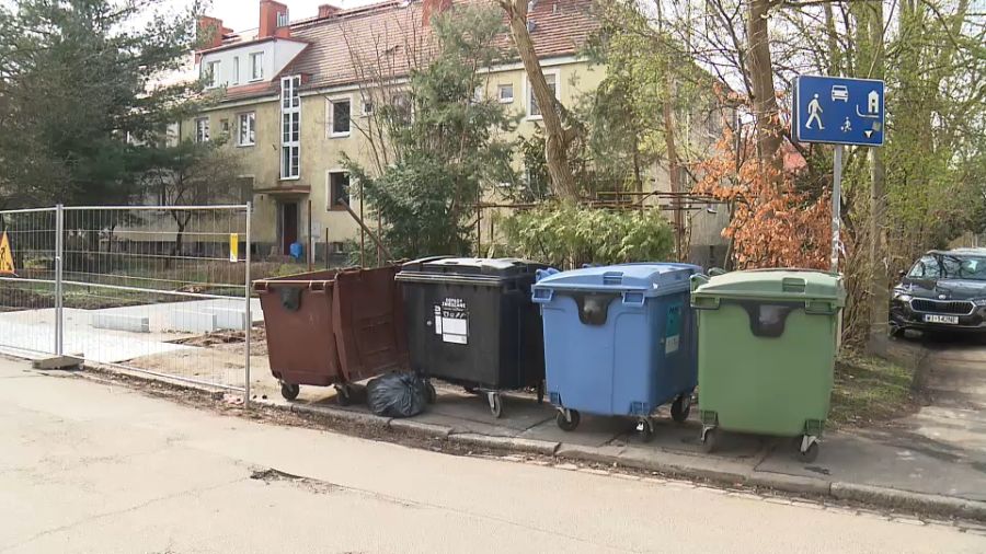 Rewolucja śmieciowa na Sępolnie. Podziemne pojemniki i zielone pergole zmieniają oblicze osiedla