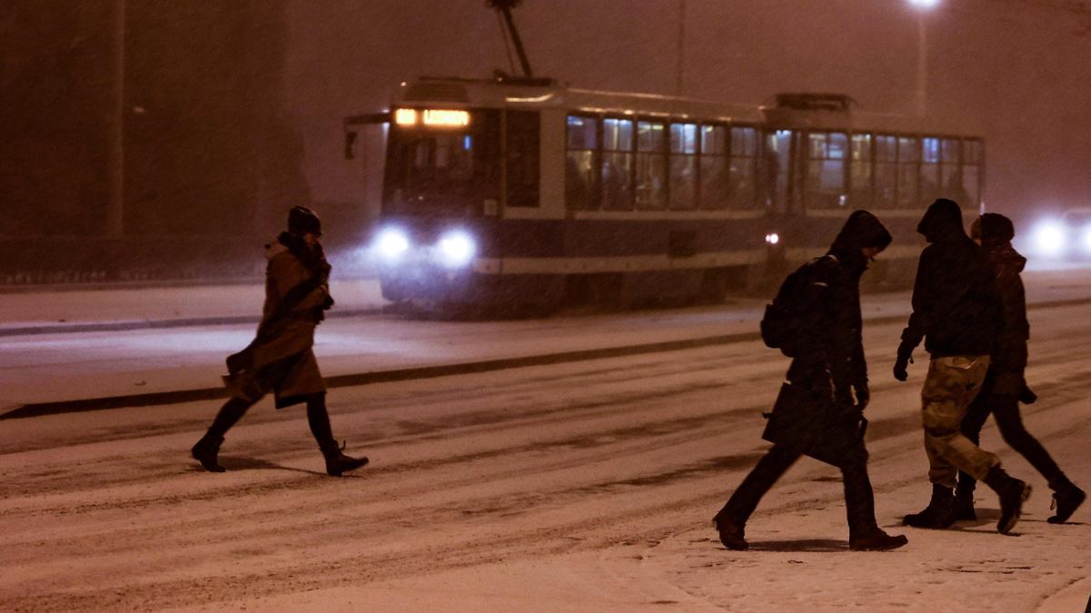 Gdy mróz nie pyta o wybór. Nocne patrole i dramat decyzji na wrocławskich ulicach