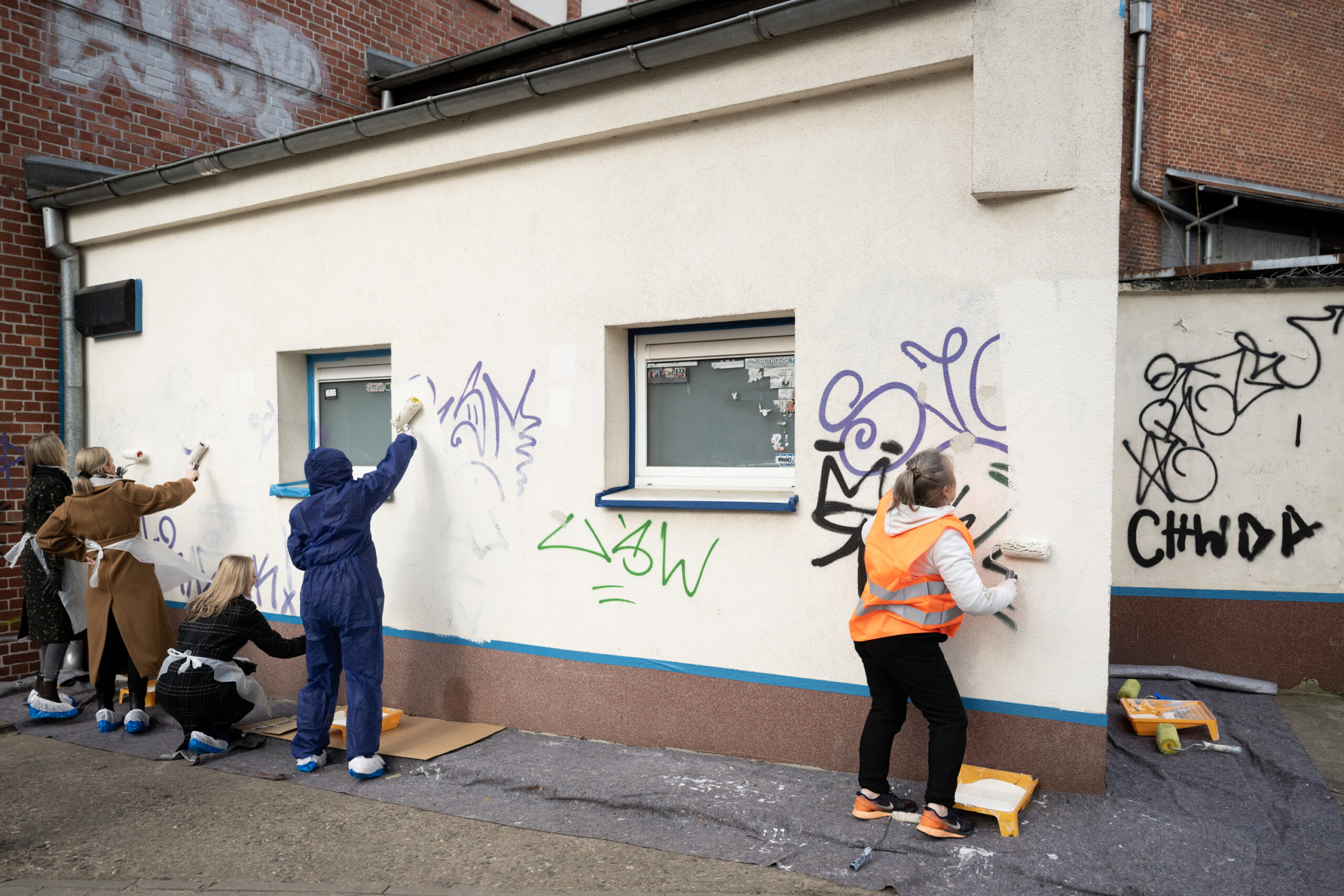 Miasto bez nienawiści. Tysiące napisów znikają z murów Wrocławia