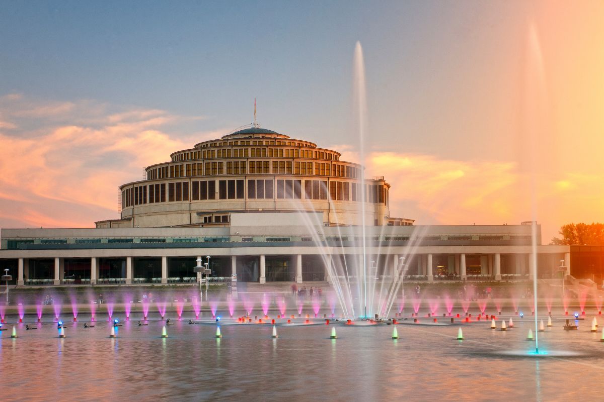 Wrocław znów szumi wodą. Fontanny przeszły testy i wracają do życia